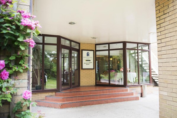 Front of property - Paddington House Hotel (Warrington)
