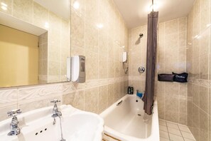 Free toiletries, hair dryer, towels, soap - Paddington House Hotel (Warrington)