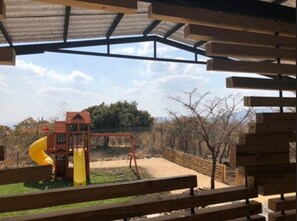 Zona de juegos infantil al aire libre