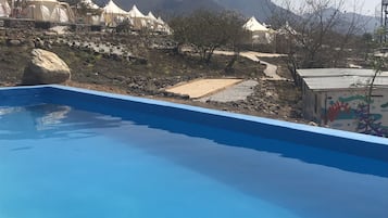 Kolam renang terbuka