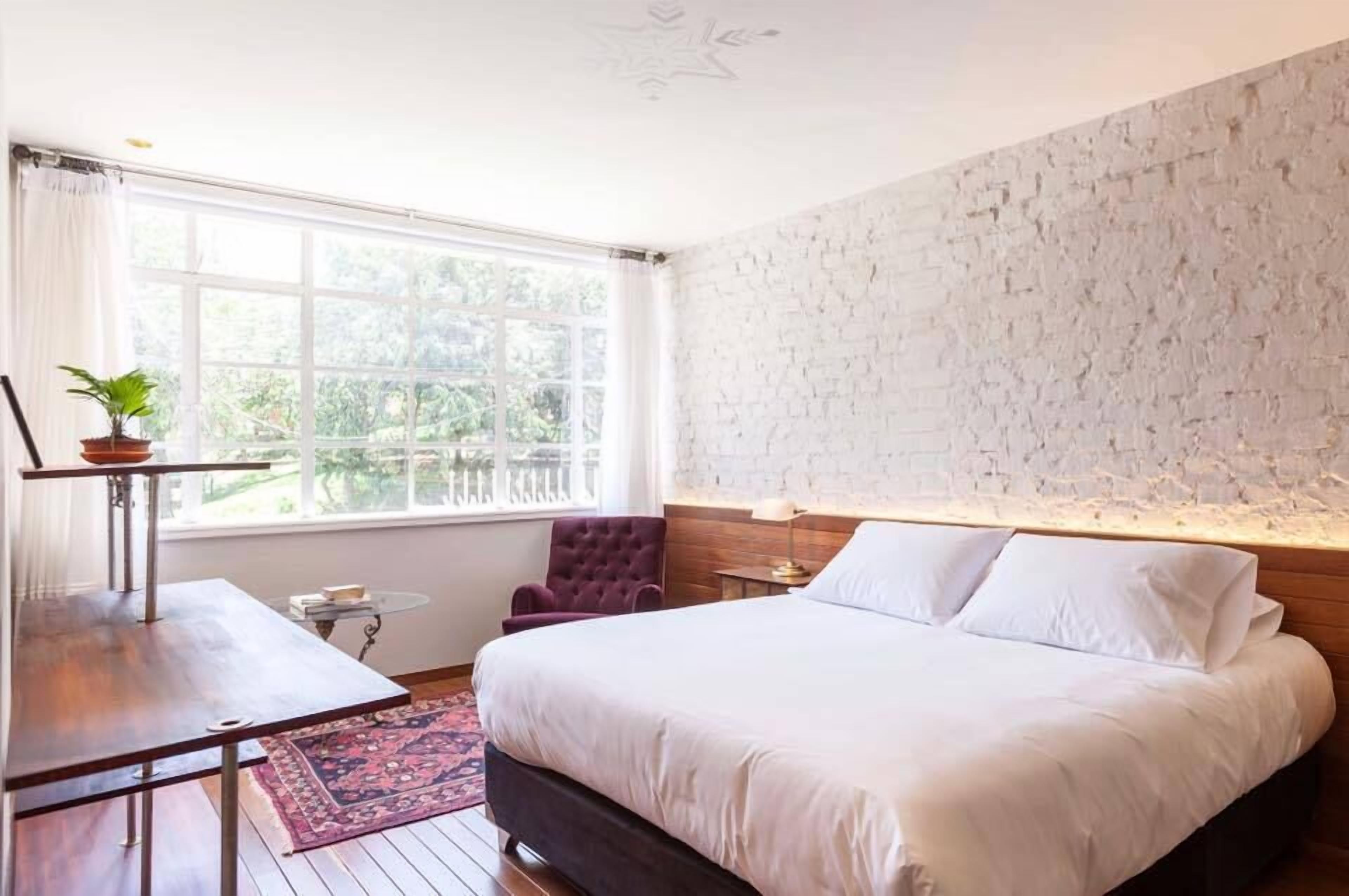 soundproofing, free wifi