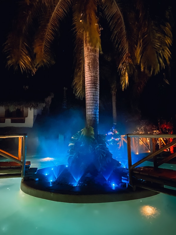 2 outdoor pools