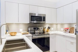 Fridge, microwave, oven, stovetop - Ski in & Out, Great Location, Free Shuttle Bus! (Whistler)