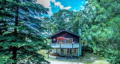 Great Vacation Destination, 1 Mile To Storyland, Skiing, Golf, Hiking.