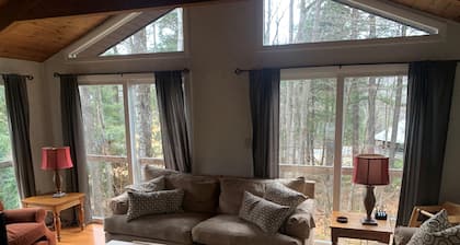 Great Vacation Destination, 1 Mile To Storyland, Skiing, Golf, Hiking.