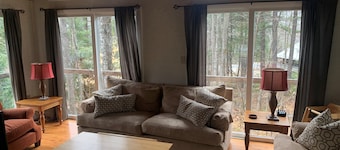 Great Vacation Destination, 1 Mile To Storyland, Skiing, Golf, Hiking.