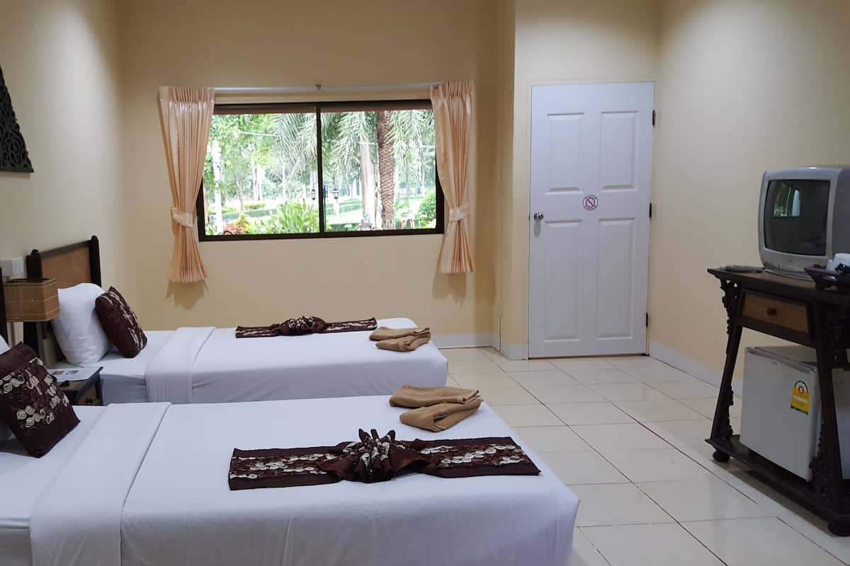 Standard Room | Desk, rollaway beds (surcharge), WiFi (free)