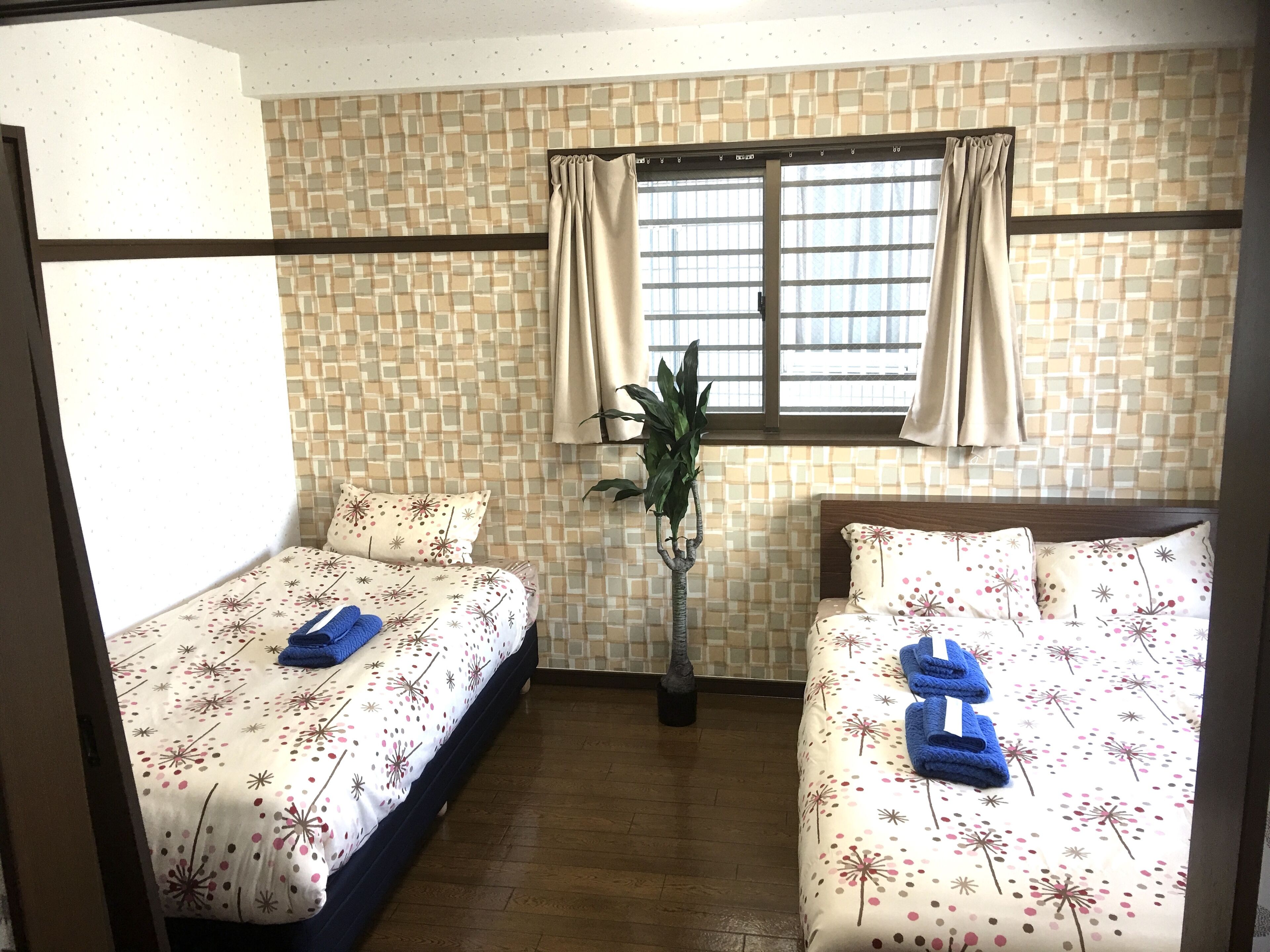 grand room, non smoking | 1 bedroom, premium bedding, individually decorated, desk