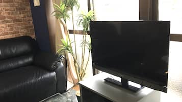 Grand Room, Non Smoking | 2 bedrooms, premium bedding, individually decorated, desk