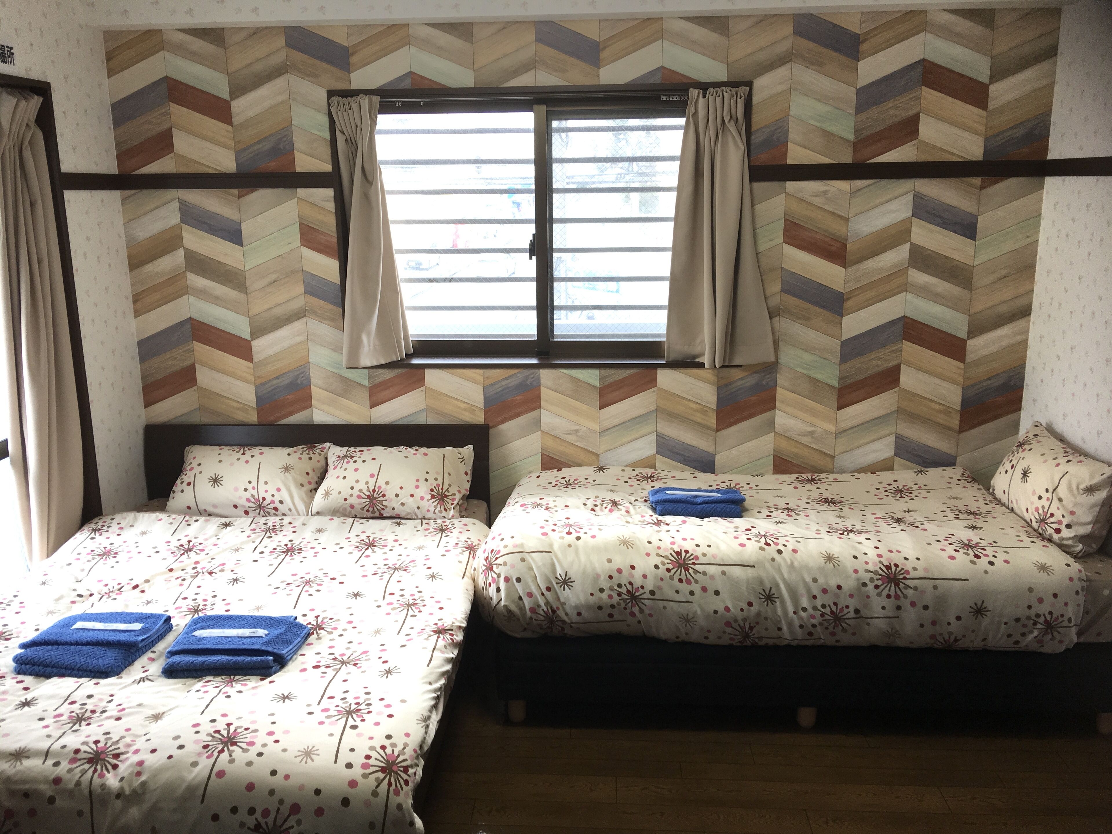 grand room, non smoking | 1 bedroom, premium bedding, individually decorated, desk