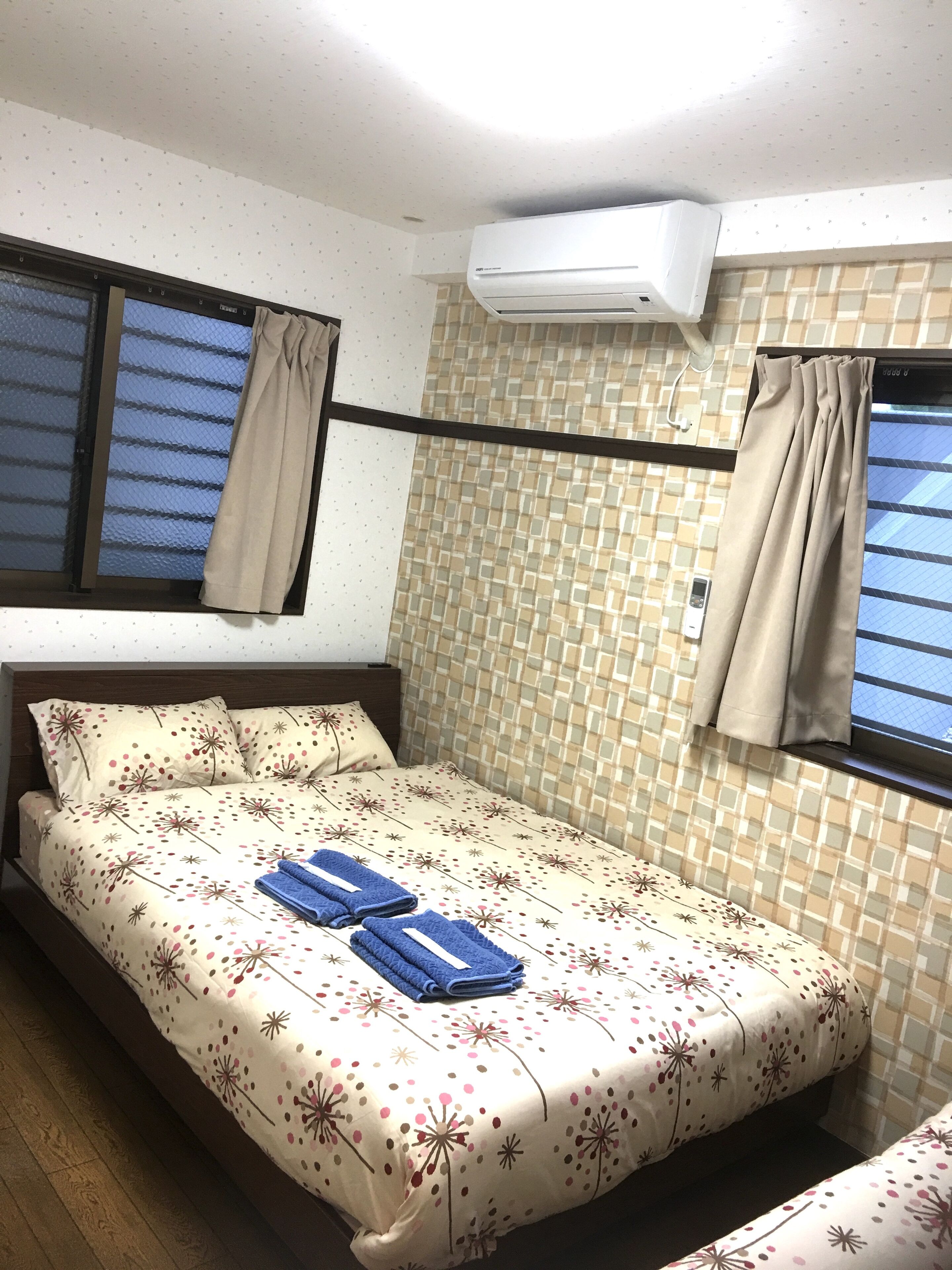 grand room, non smoking | 1 bedroom, premium bedding, individually decorated, desk