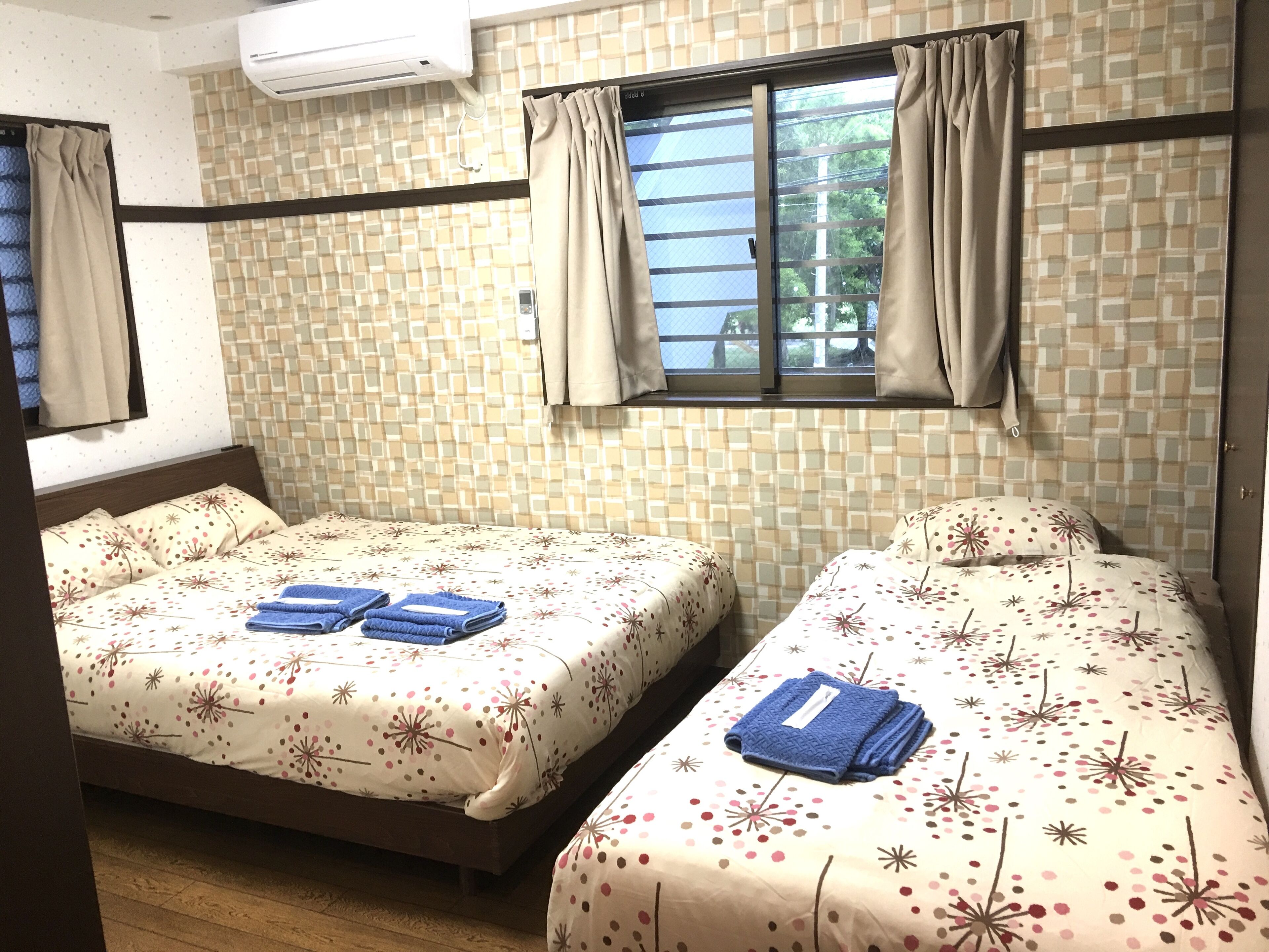 grand room, non smoking | 1 bedroom, premium bedding, individually decorated, desk