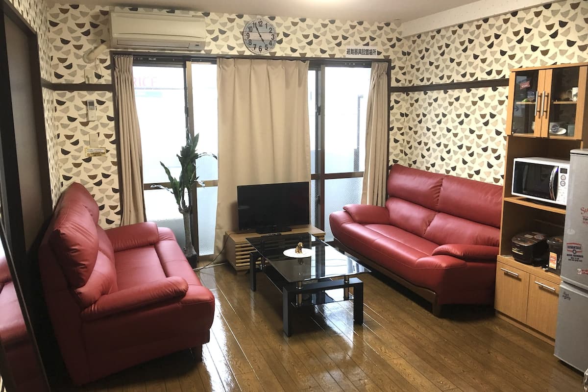grand room, non smoking | 1 bedroom, premium bedding, individually decorated, desk