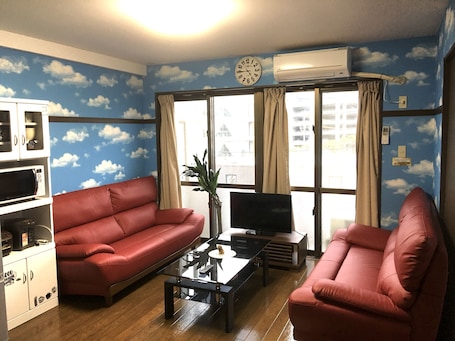 2 habitaciones, ropa de cama de alta calidad y decoración personalizada . KY Apartment Tsubokawa Naha