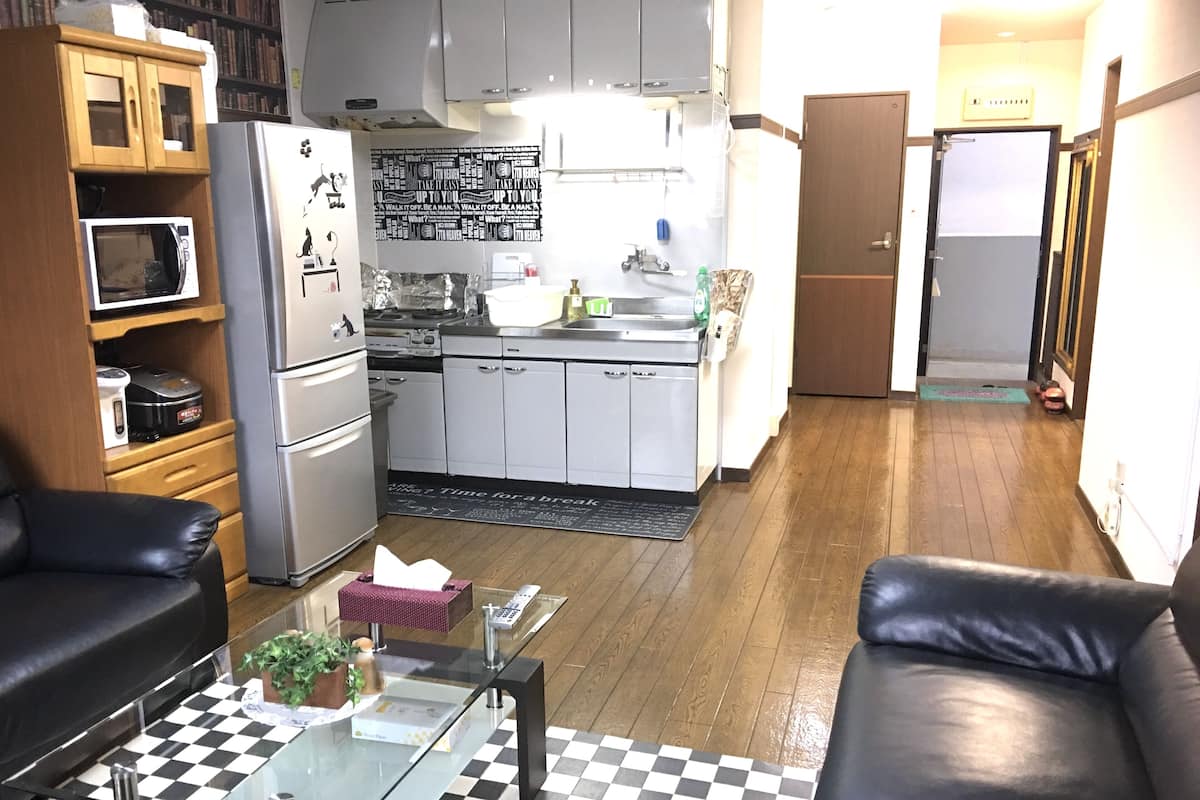 grand room, non smoking | 1 bedroom, premium bedding, individually decorated, desk