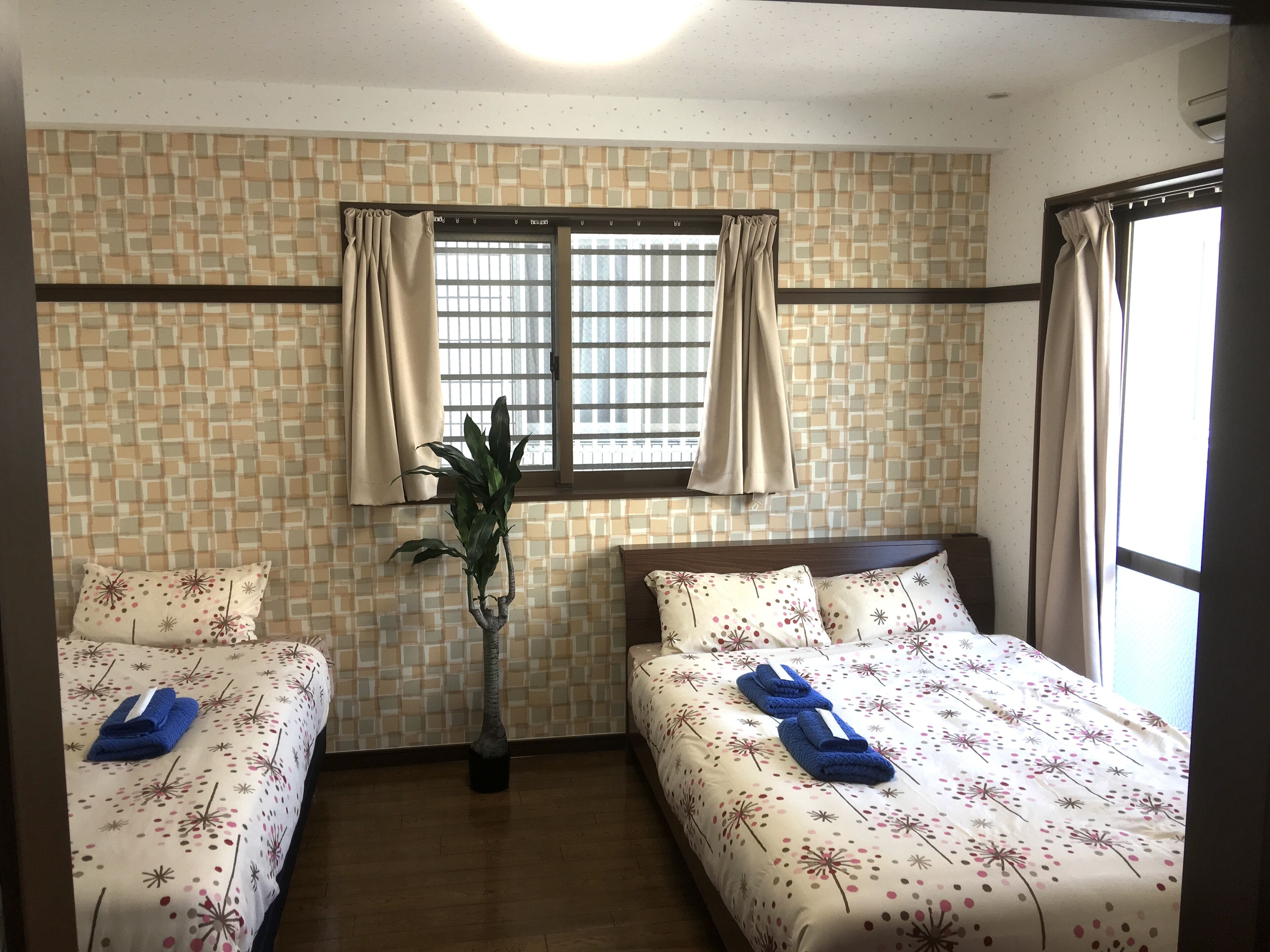 grand room, non smoking | 1 bedroom, premium bedding, individually decorated, desk