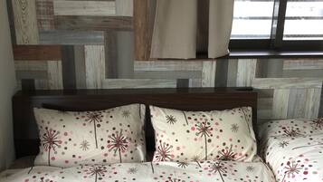 Grand Room, Non Smoking | 2 bedrooms, premium bedding, individually decorated, desk