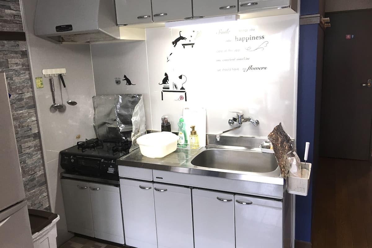 grand room, non smoking | 1 bedroom, premium bedding, individually decorated, desk