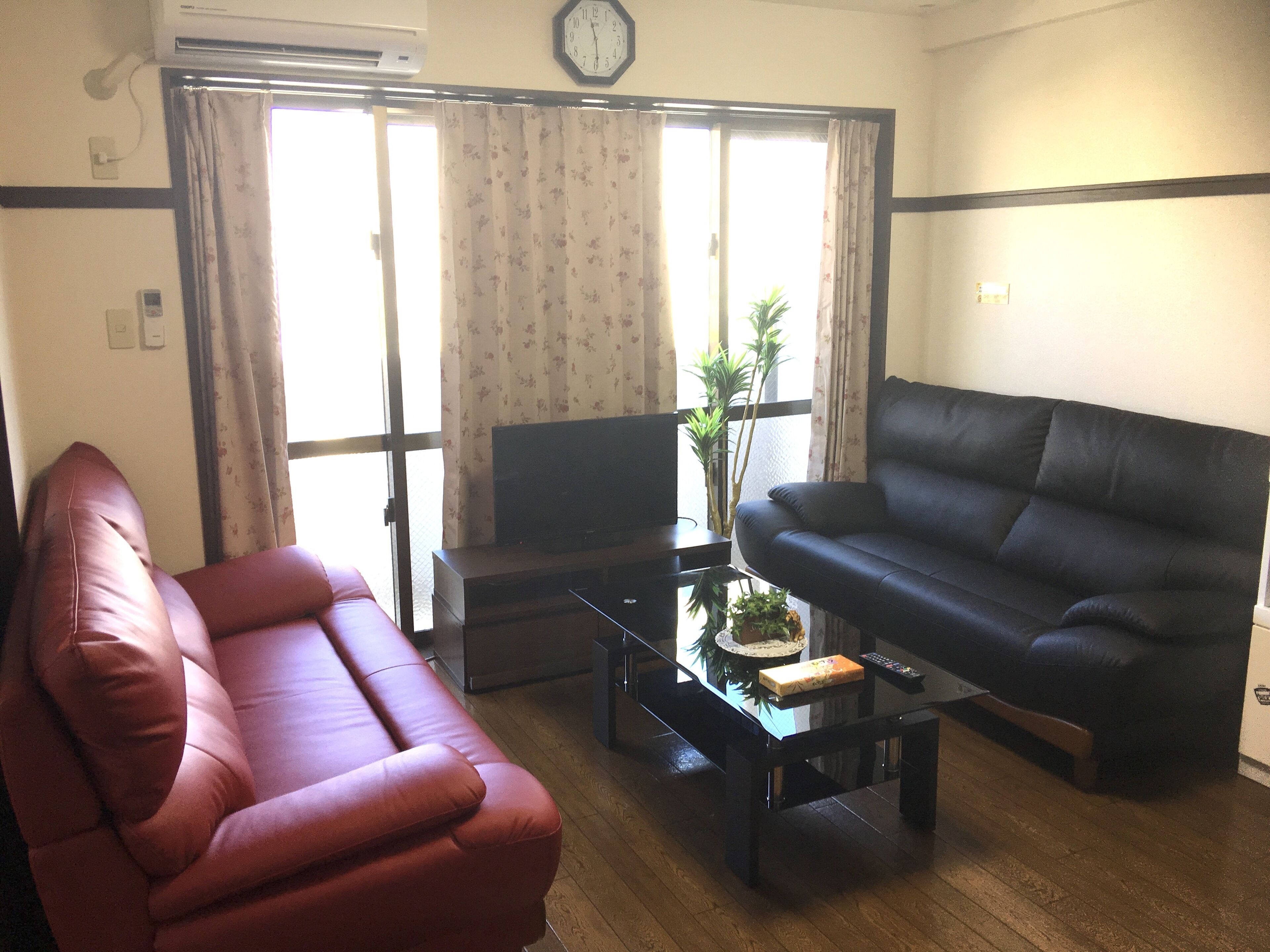 grand room, non smoking | 1 bedroom, premium bedding, individually decorated, desk
