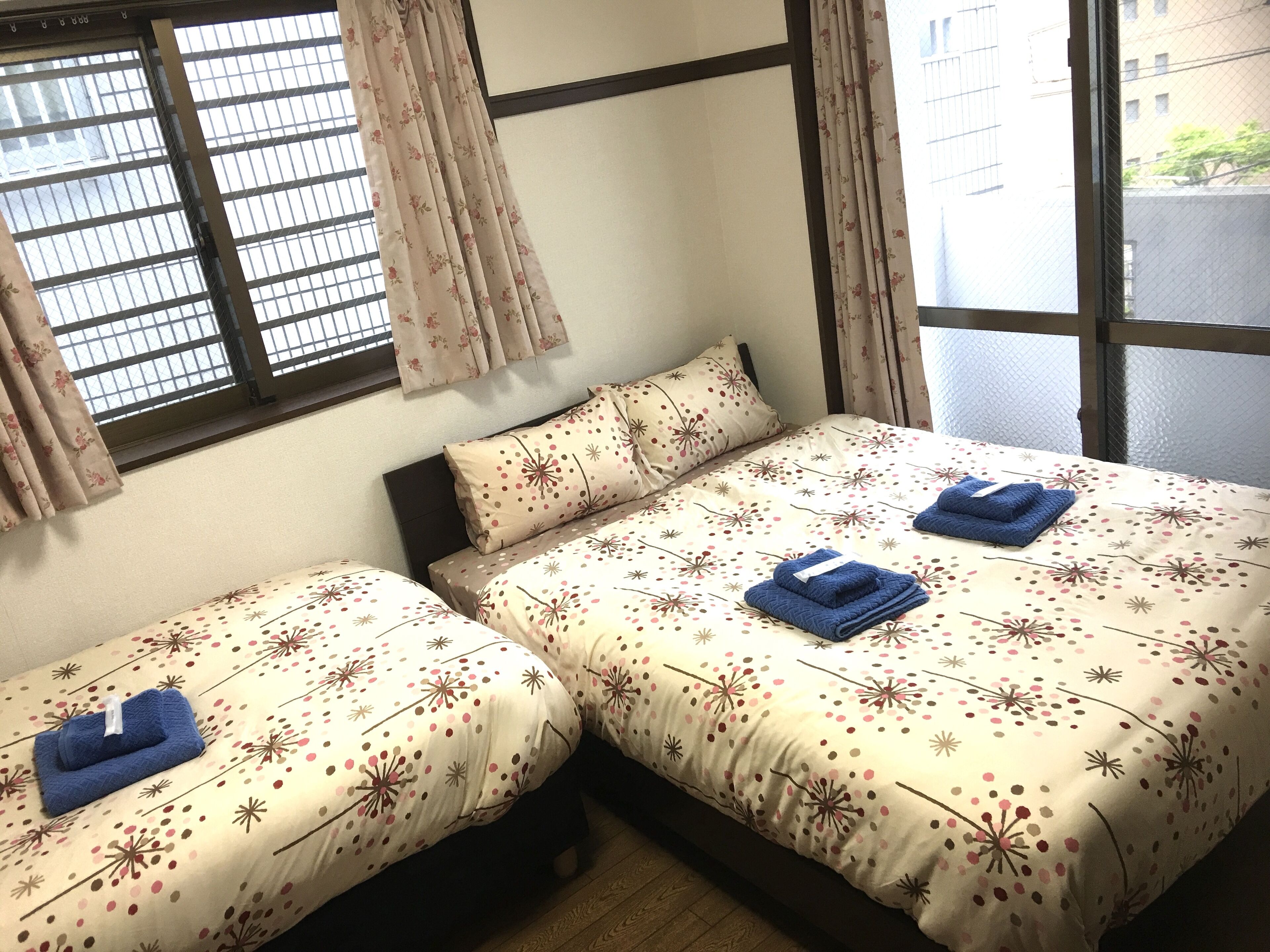 grand room, non smoking | 1 bedroom, premium bedding, individually decorated, desk