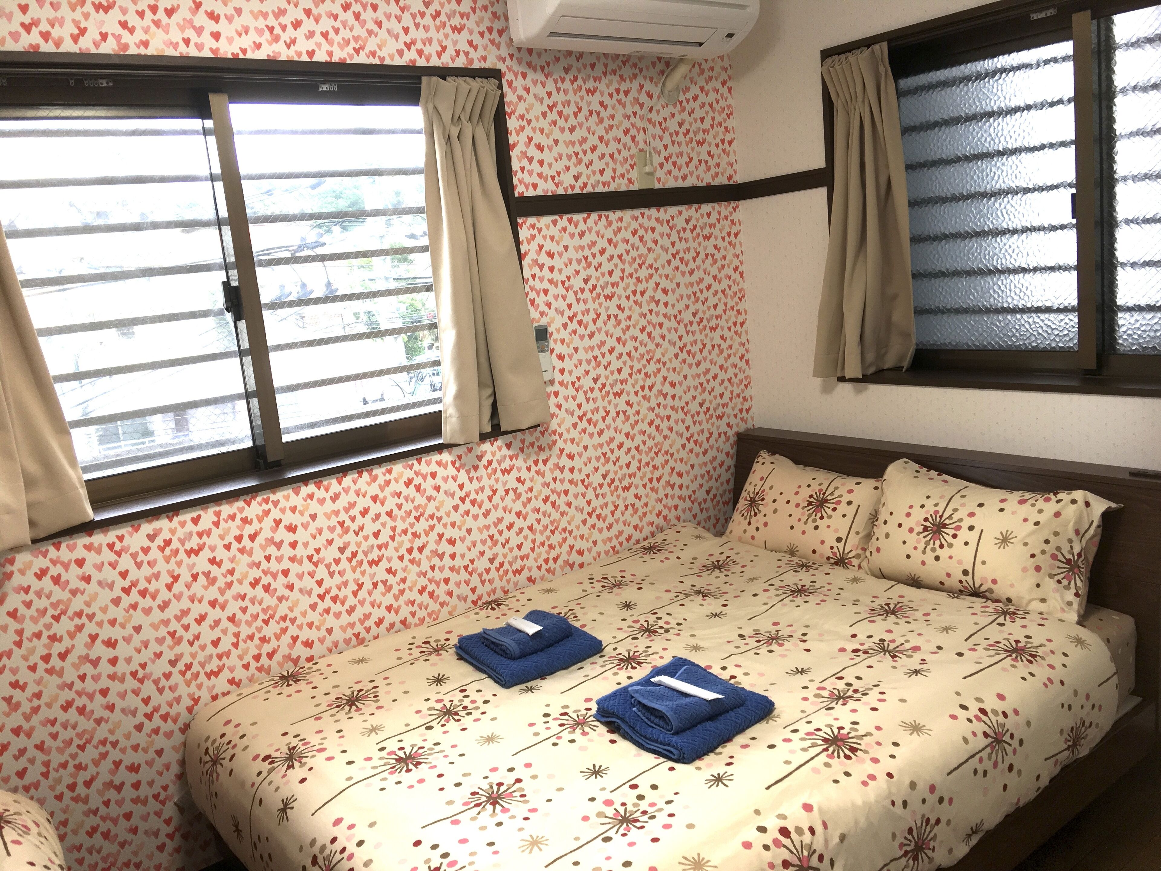 grand room, non smoking | 1 bedroom, premium bedding, individually decorated, desk