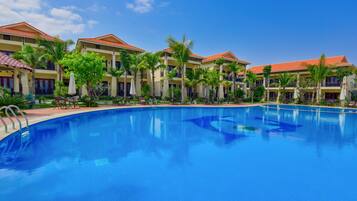 Außenpool, geöffnet von 07:00 Uhr bis 20:00 Uhr, Liegestühle