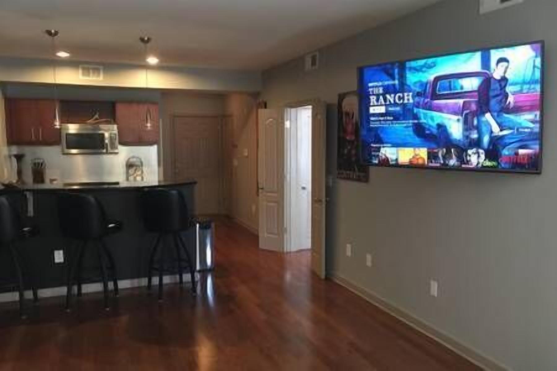 Executive Condo, 2 Bedrooms, Kitchen | Ruang tamu