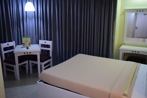 Quarto standard | Escrivaninha, Wi-Fi de cortesia