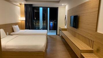 Phòng đôi hoặc 2 giường đơn Deluxe | Minibar, két bảo mật tại phòng, bàn, phòng cách âm