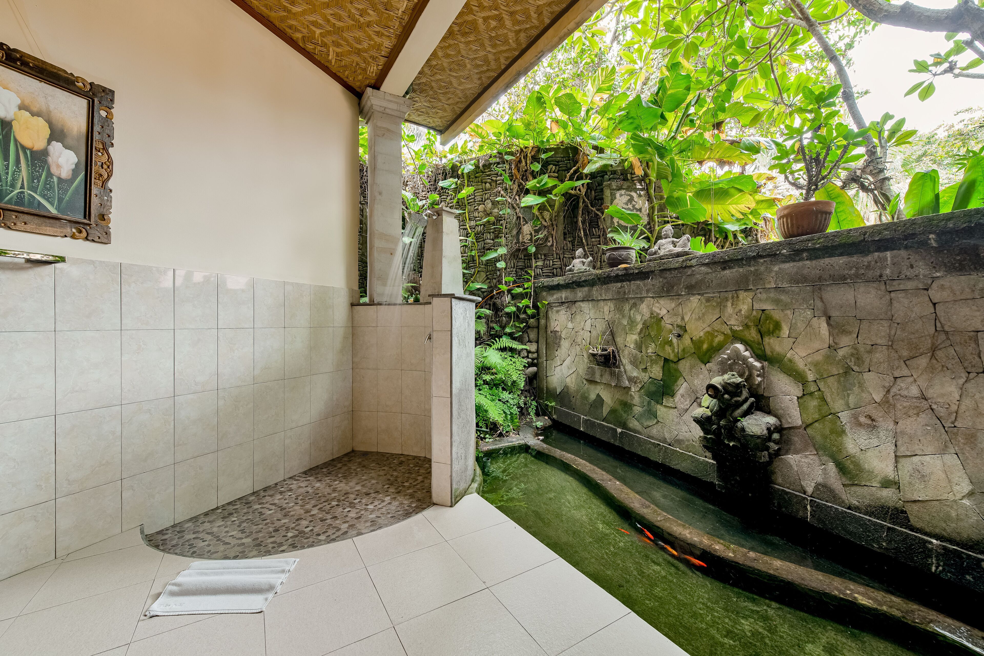 superior garden tea house | bathroom | combined shower/bathtub, rainfall showerhead, free toiletries
