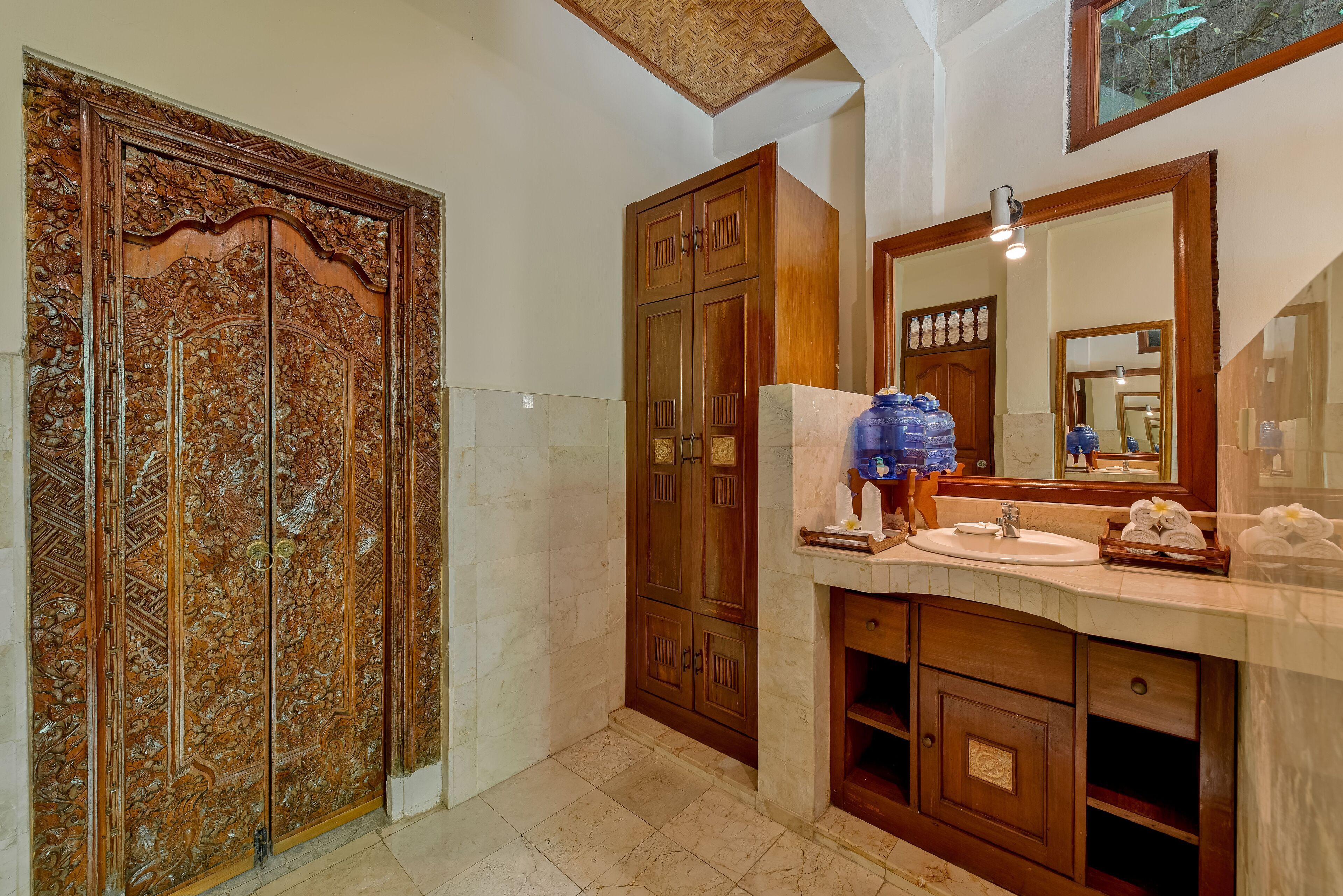 superior pool view sandat | bathroom | combined shower/bathtub, rainfall showerhead, free toiletries