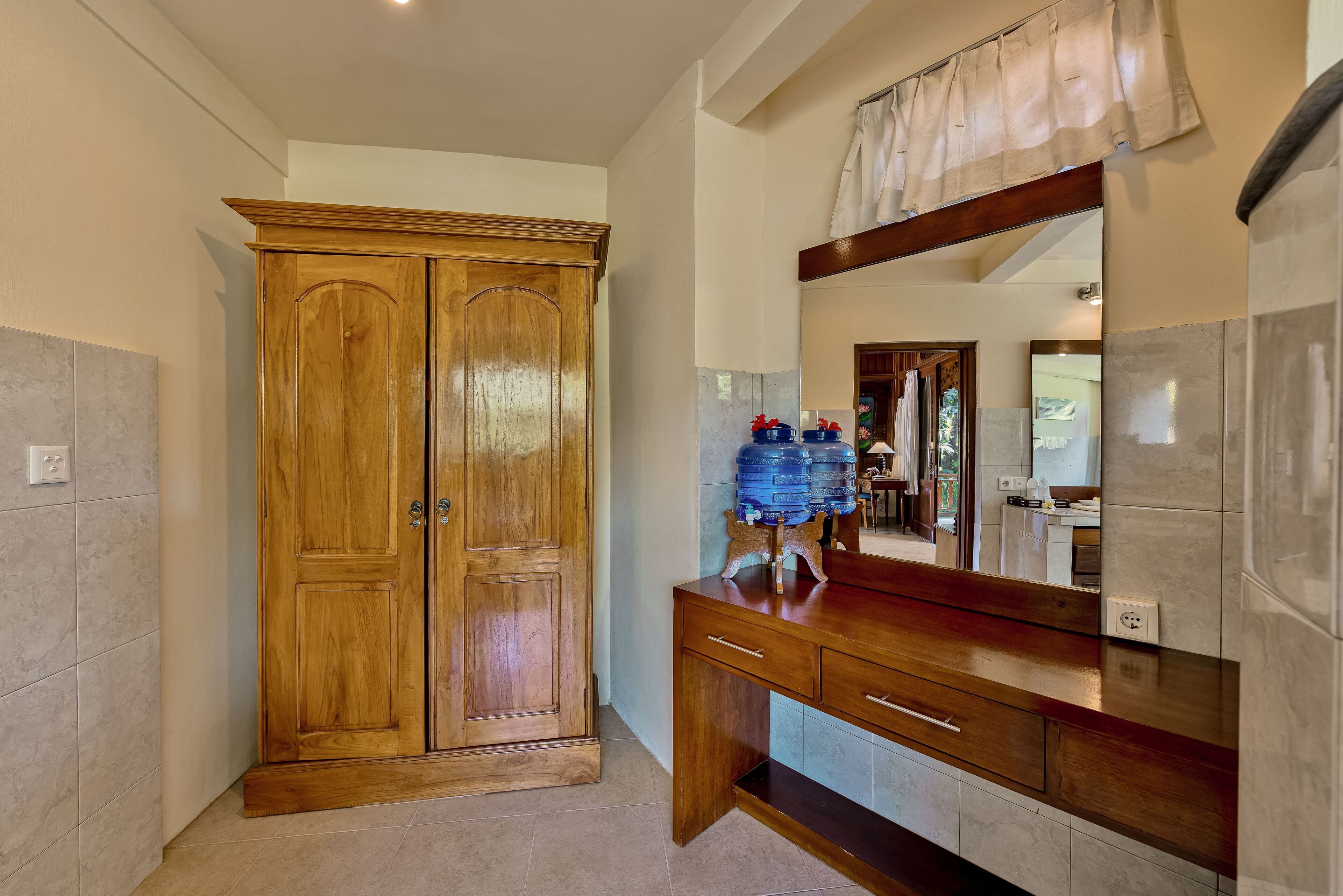 deluxe garden padma | bathroom | combined shower/bathtub, rainfall showerhead, free toiletries