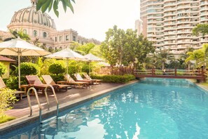 Hồ bơi ngoài trời 