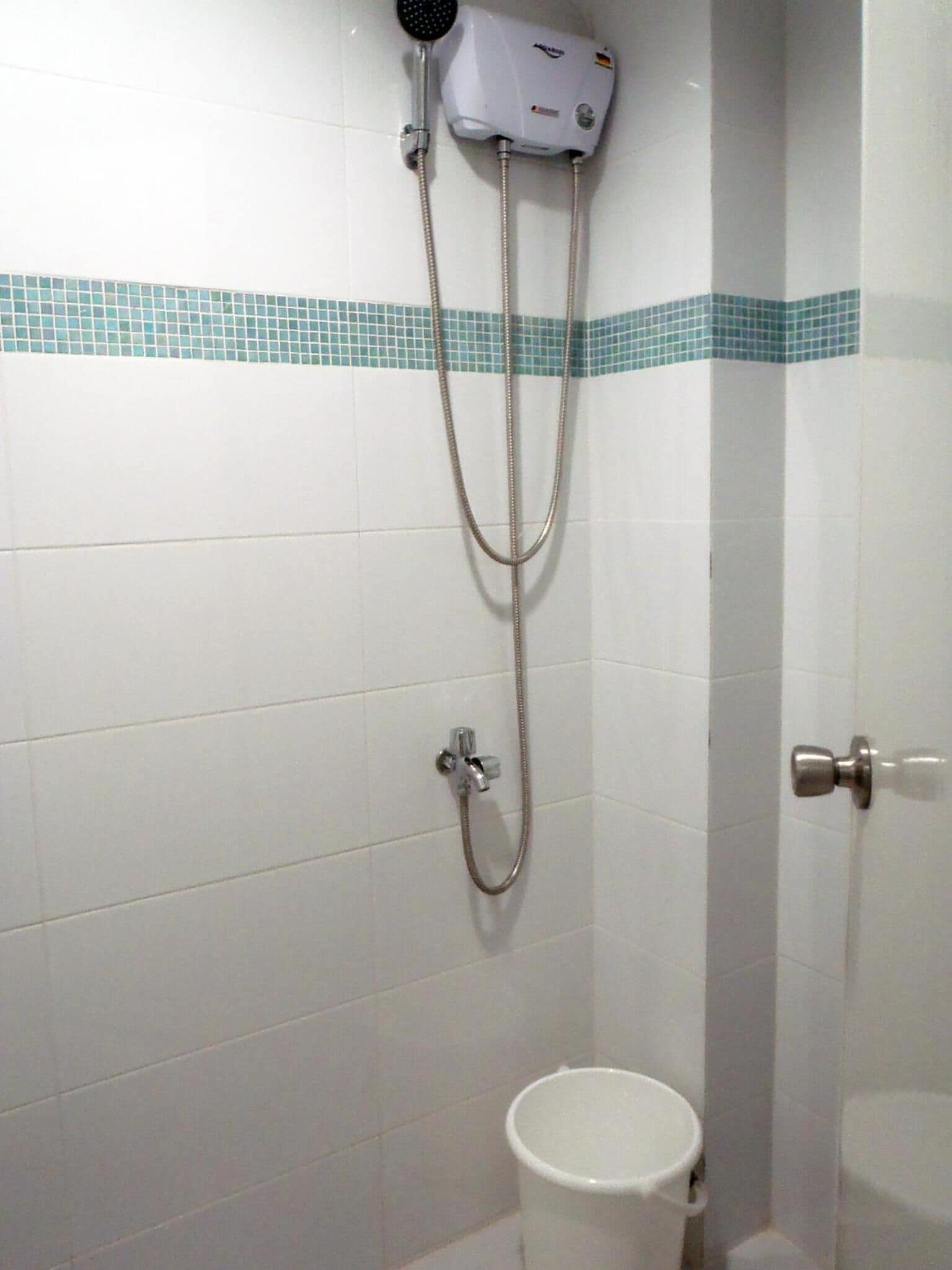 shower, free toiletries, towels