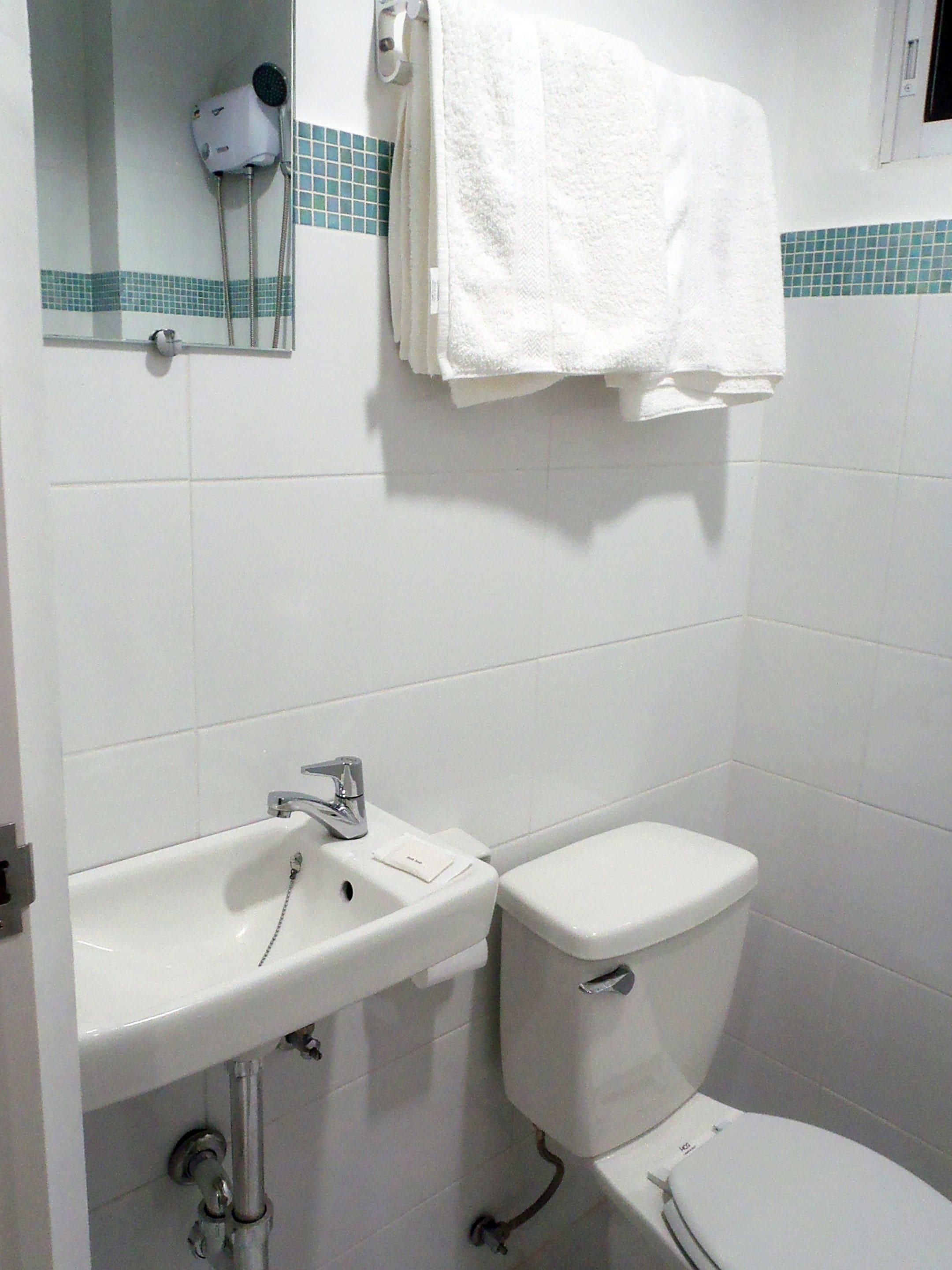 standard room | bathroom | shower, free toiletries, towels