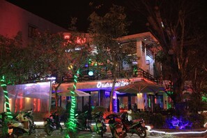 Experience the vibrant atmosphere of Saka Hotel, where modern architecture meets a lively setting.