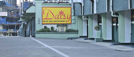 A building with a sign for 'Daisy Drive-In & Restaurant'.