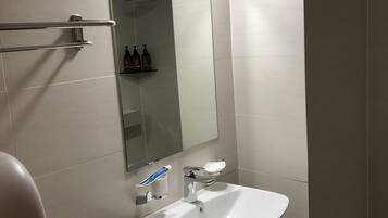 Standard Room | Bathroom | Shower, free toiletries, hair dryer, bathrobes