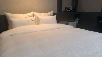 Standard Room | Desk, free WiFi