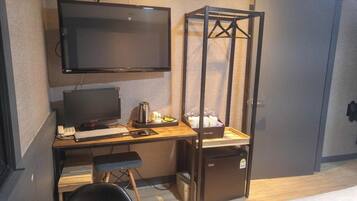 Standard Room | Desk, free WiFi