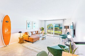 LED TV, Netflix, streaming services