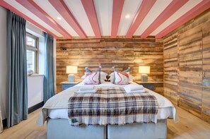 15 bedrooms, iron/ironing board, travel crib, free WiFi - 6 Bed in Croyde (oc-hillba) (Croyde)