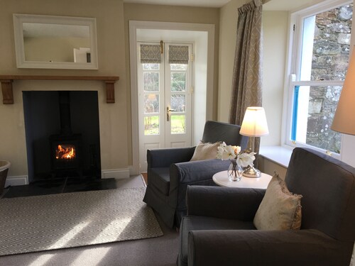 Garden Cottage with private enclosed walled garden