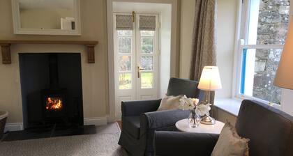 Garden Cottage with private enclosed walled garden