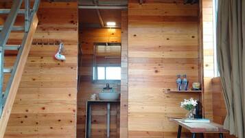 Bungalow, Garden View | Desk, free WiFi