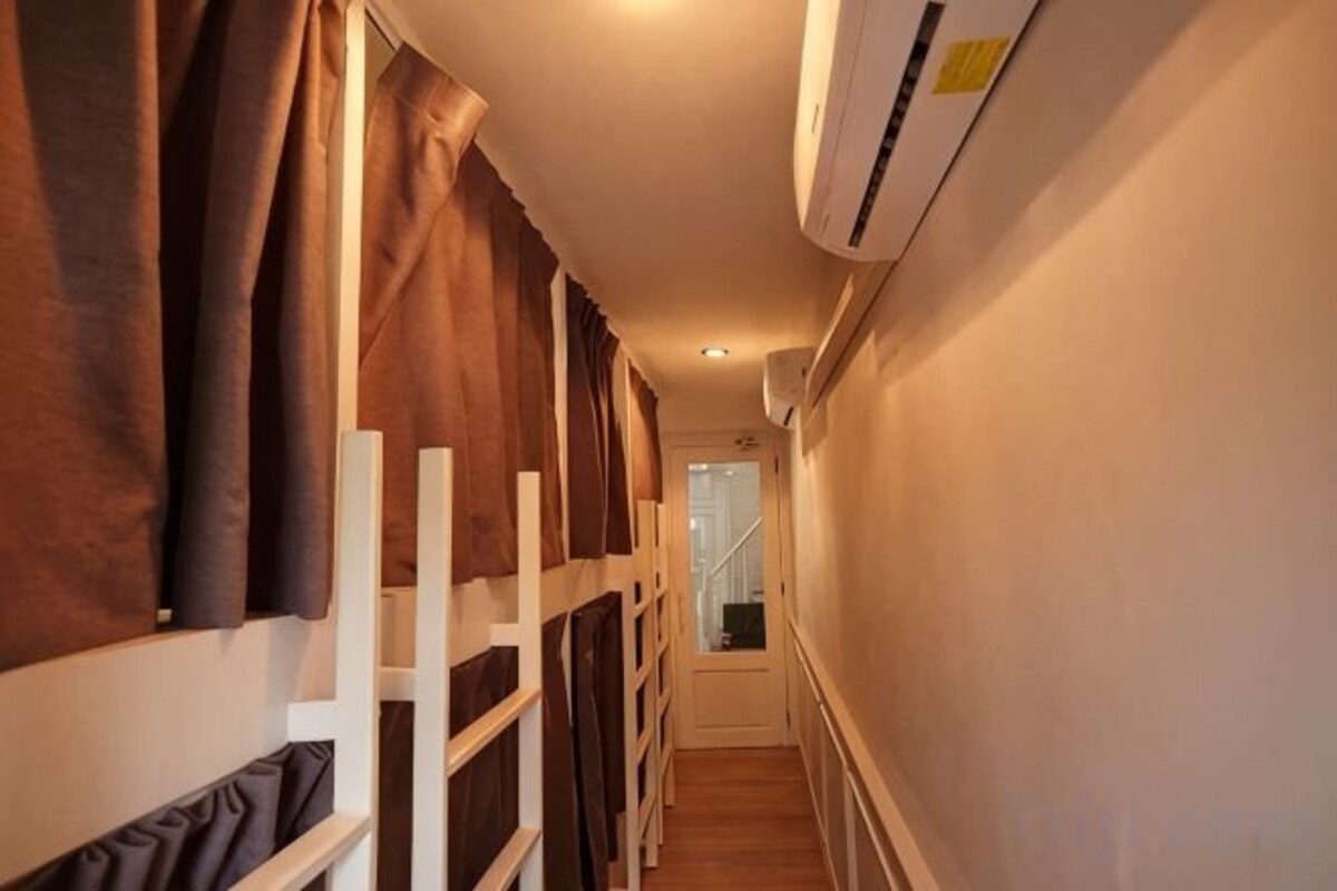 6 Bed Dormitory Room