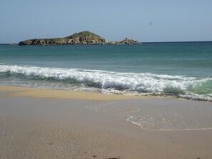 Chaises longues, serviettes de plage