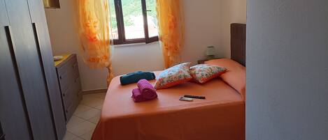 1 dormitorio, escritorio, tabla de planchar con plancha y wifi gratis