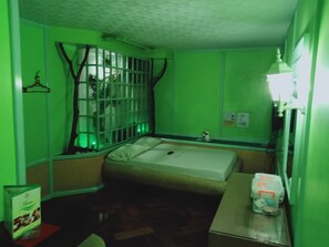 Taxi Room | Desk, rollaway beds, free WiFi, bed sheets - Dahlia Hotel (Pasig)