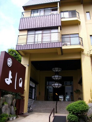 Fachada de la propiedad